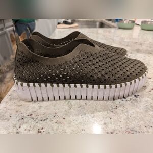 Ilse Jacobsen Tulip 3373 Platform Slip-On Shoes Deep Olive Green — Size 38 = 8